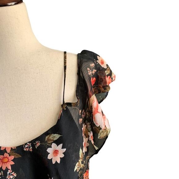 F&F top spaghetti strap blouse. Drop shoulder flutter sleeve. Size 8 - Picture 9 of 9